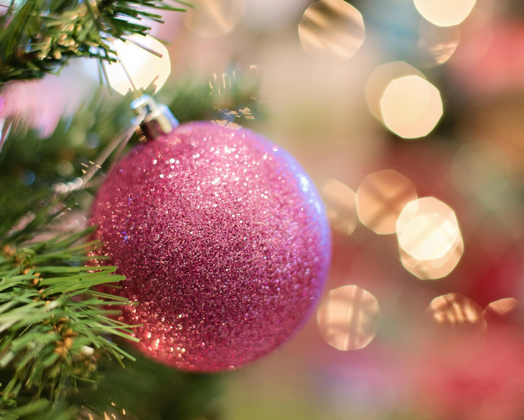 Avoid Holiday Burnout: Practical Tips for Women Balancing Work, Family, and Festivities